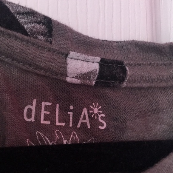 Delia’s Floral Muscle Tee - Picture 3 of 4